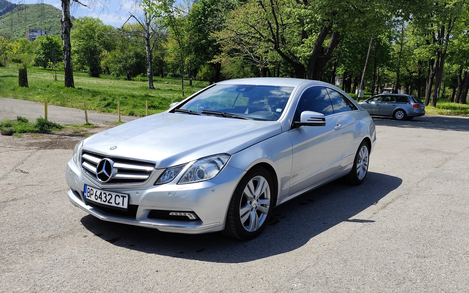 Mercedes-Benz E 250 купе, снимка 2 - Автомобили и джипове - 54311460