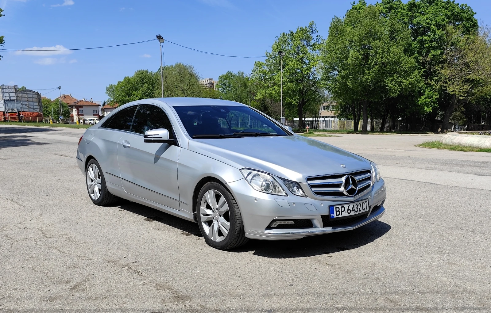 Mercedes-Benz E 250 купе, снимка 4 - Автомобили и джипове - 54311460