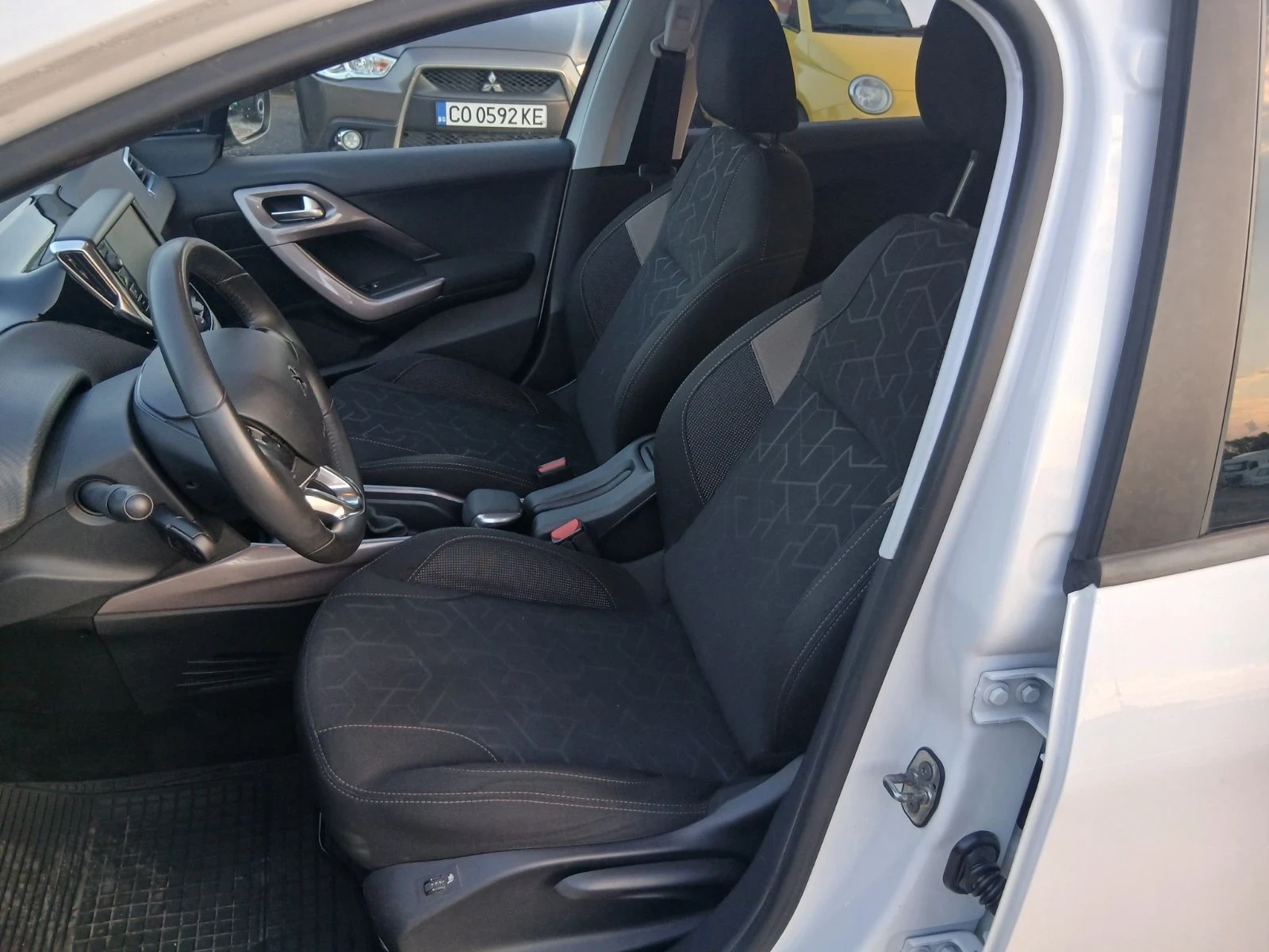 Peugeot 2008  1.6Blue HDI STYLE EDITION, снимка 8 - Автомобили и джипове - 55112038