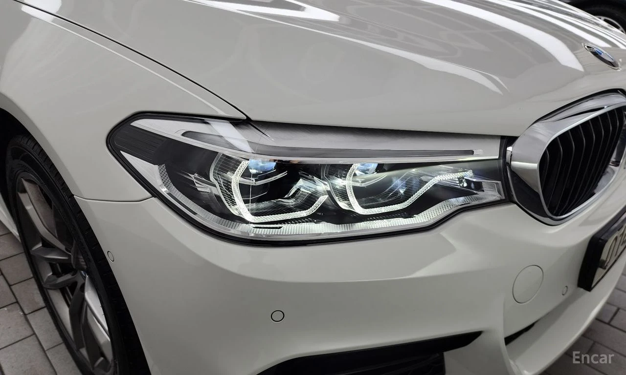 BMW 530 ПОДГРЕВИ * ОБДУХВАНЕ * 360 КАМЕРА * АВТОКРЕДИТ, снимка 8 - Автомобили и джипове - 55154998