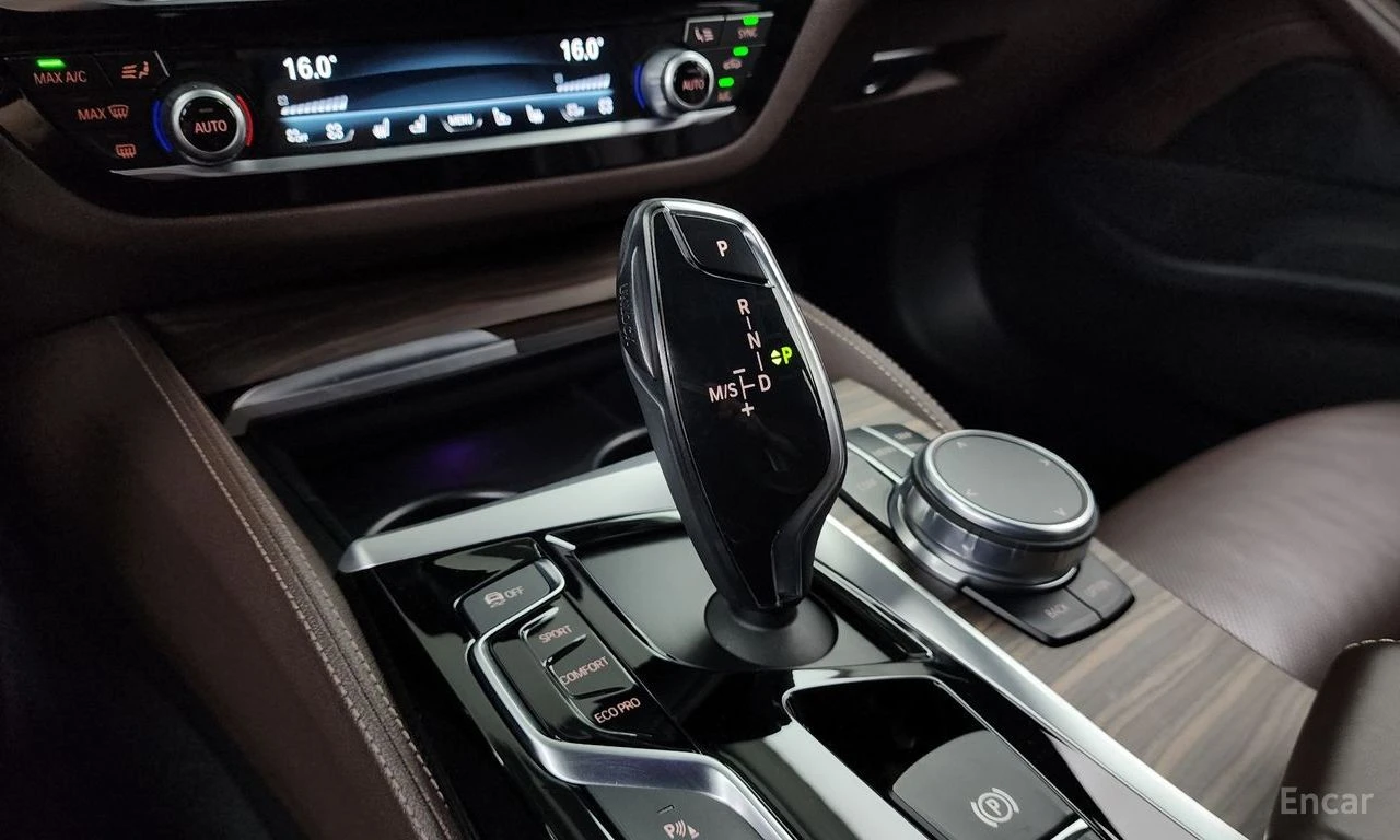 BMW 530 ПОДГРЕВИ * ОБДУХВАНЕ * 360 КАМЕРА * АВТОКРЕДИТ, снимка 14 - Автомобили и джипове - 55154998