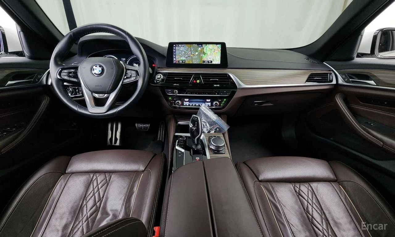 BMW 530 ПОДГРЕВИ * ОБДУХВАНЕ * 360 КАМЕРА * АВТОКРЕДИТ, снимка 12 - Автомобили и джипове - 55154998