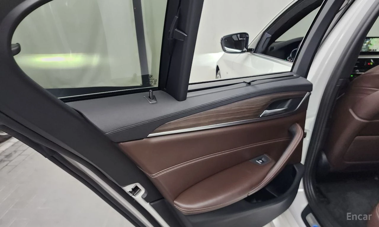 BMW 530 ПОДГРЕВИ * ОБДУХВАНЕ * 360 КАМЕРА * АВТОКРЕДИТ, снимка 16 - Автомобили и джипове - 55154998