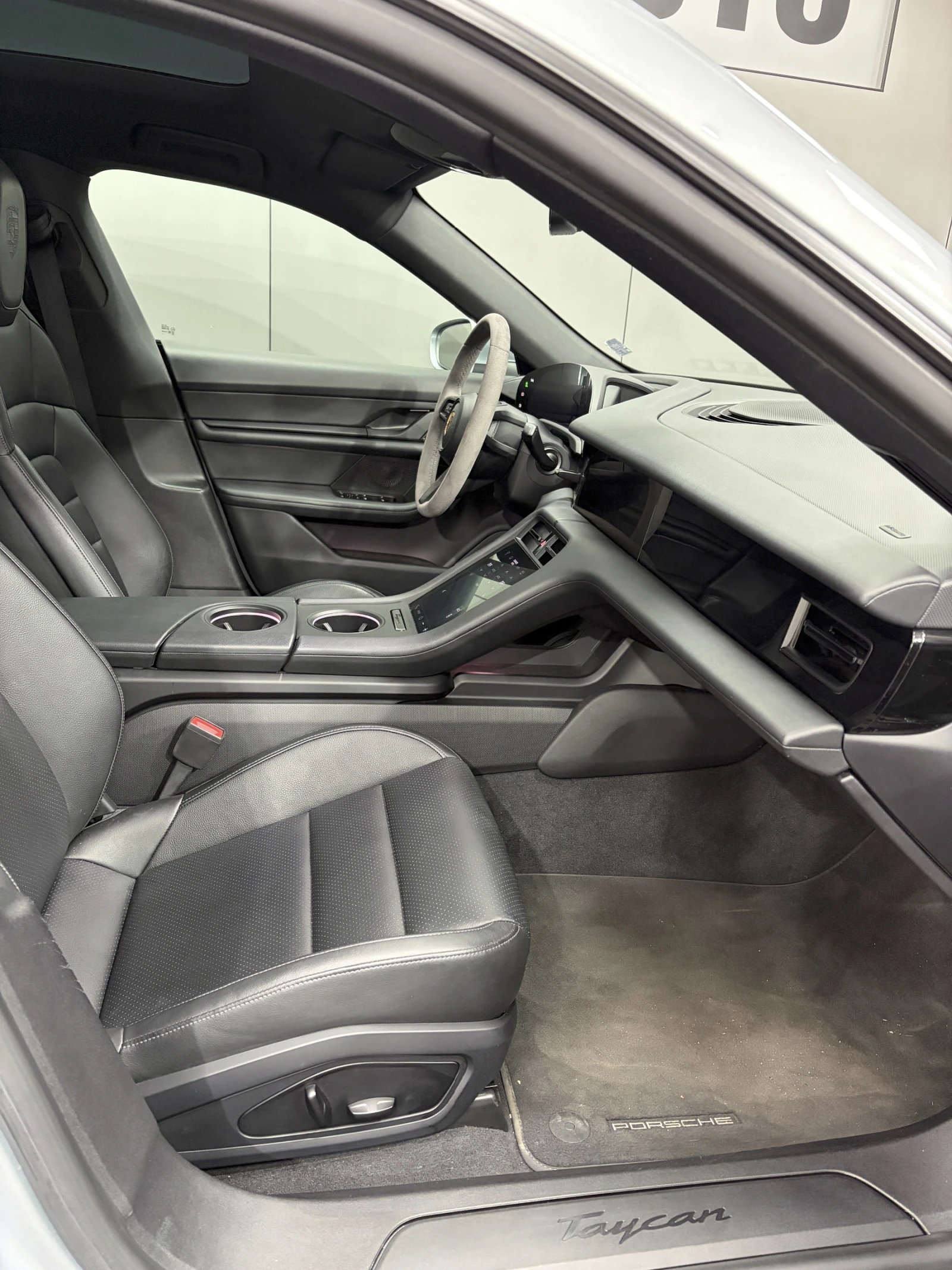 Porsche Taycan Perfomance PLUS , снимка 7 - Автомобили и джипове - 56159907