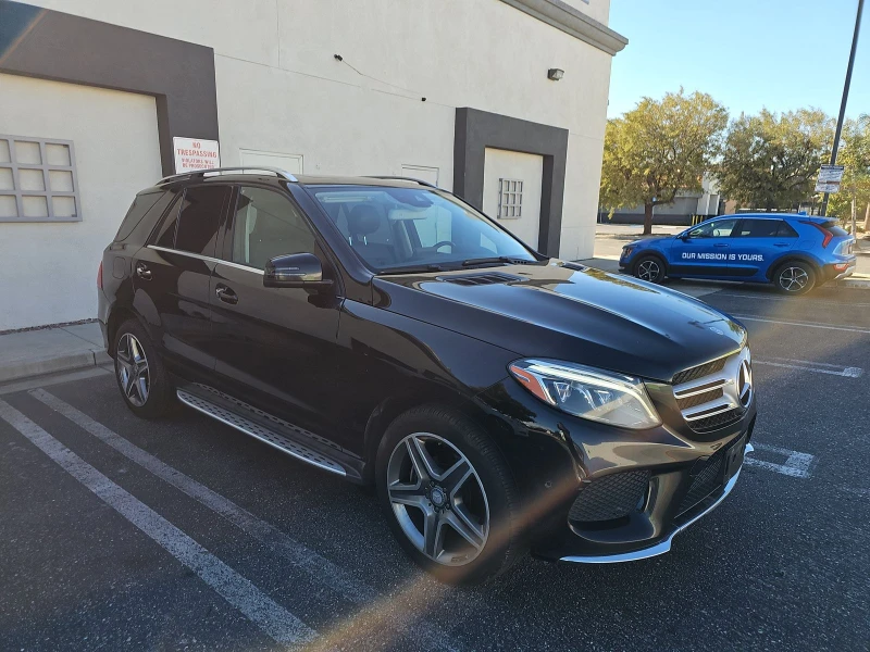 Mercedes-Benz GLE 400 AMG* САМОПАРКИРАНЕ* КАМЕРА* КЕЙЛЕС* ПОДГРЕВ* МЪРТВ, снимка 3 - Автомобили и джипове - 48789138