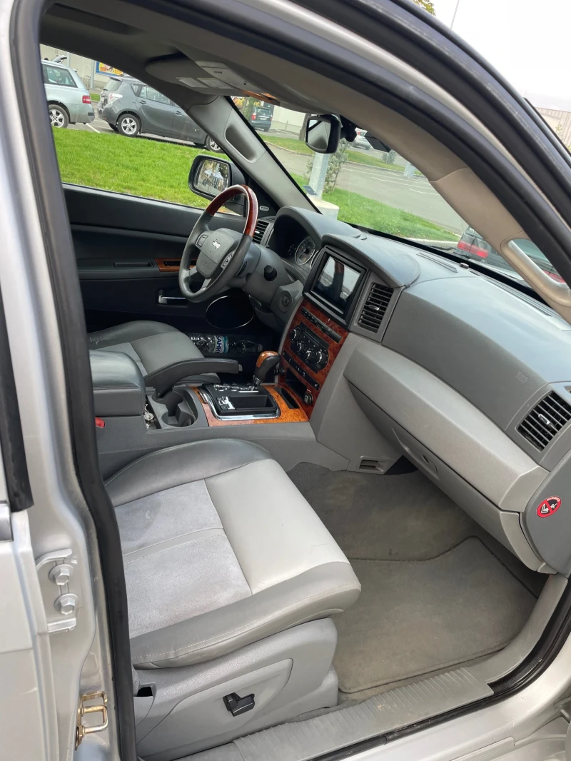 Jeep Grand cherokee Overland, снимка 5 - Автомобили и джипове - 52514002