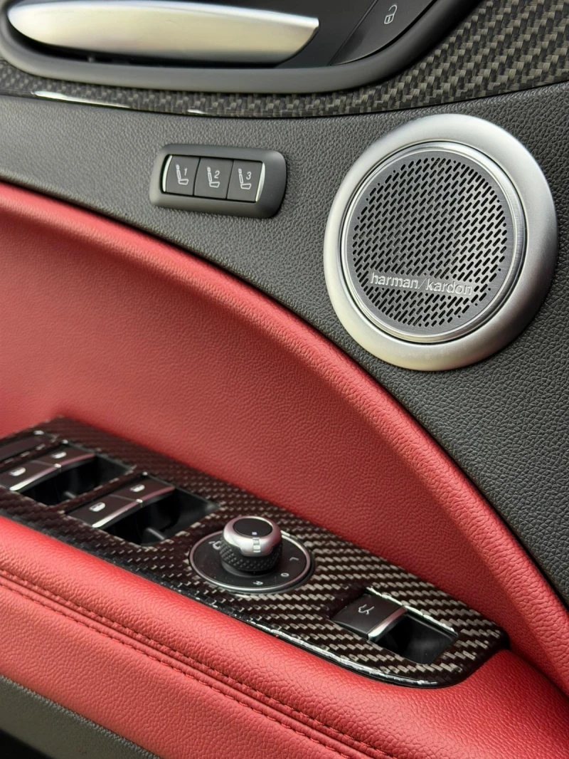 Alfa Romeo Stelvio Quadrifoglio, снимка 10 - Автомобили и джипове - 53523915