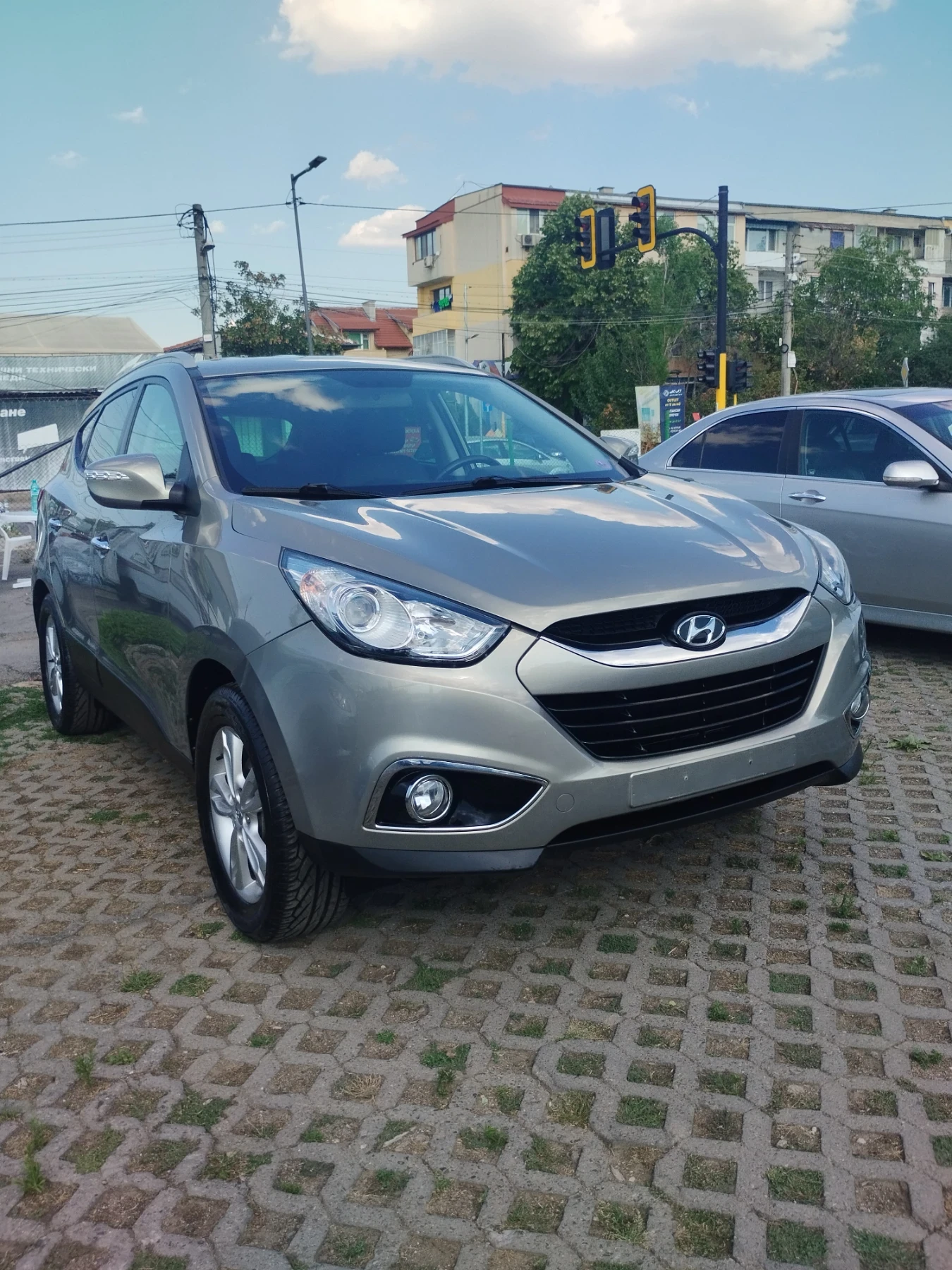 Hyundai IX35 2.0 бензин 4* 4 - изображение 2