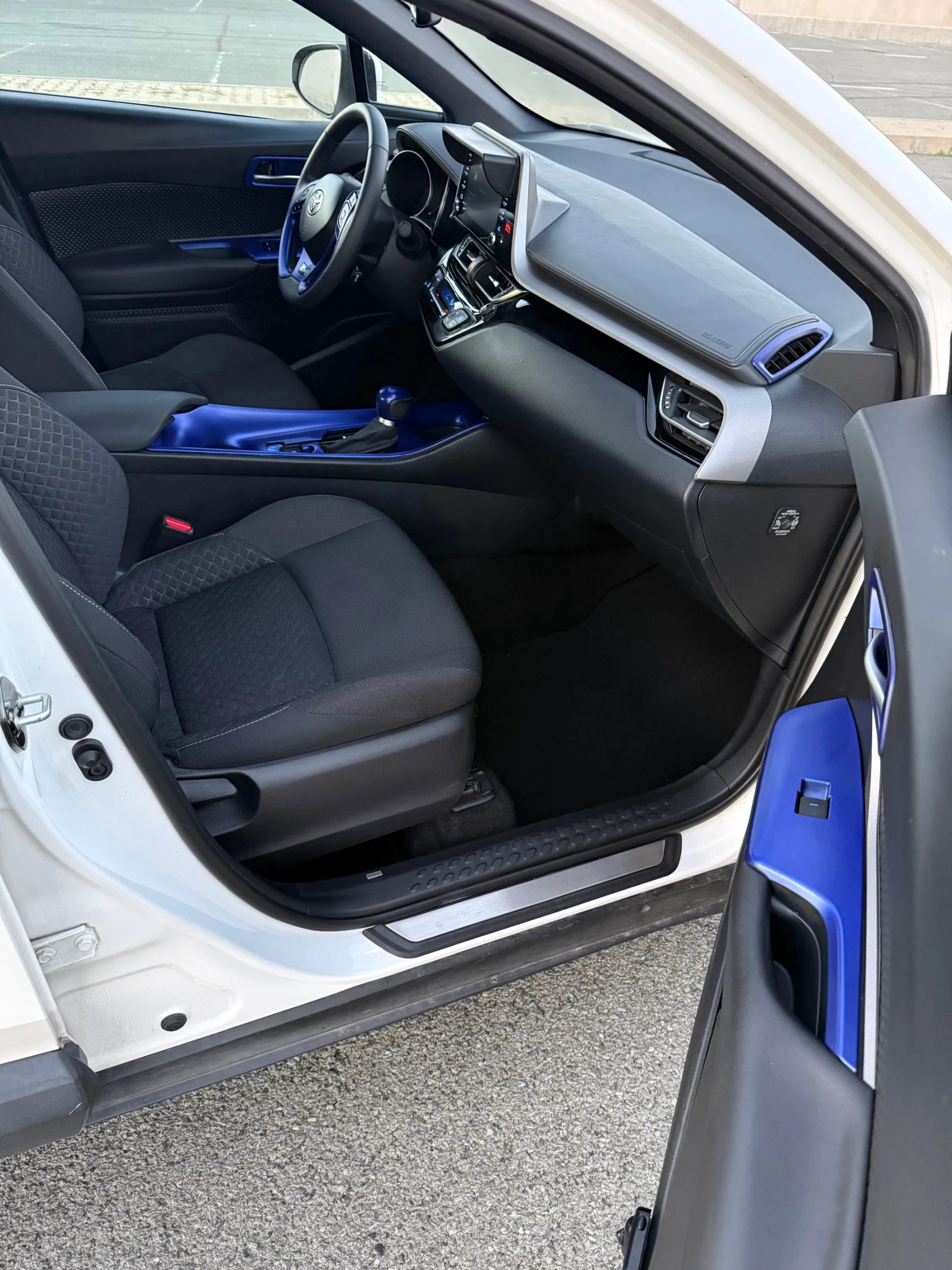 Toyota C-HR 1.8 hybrid | Mobile.bg   10