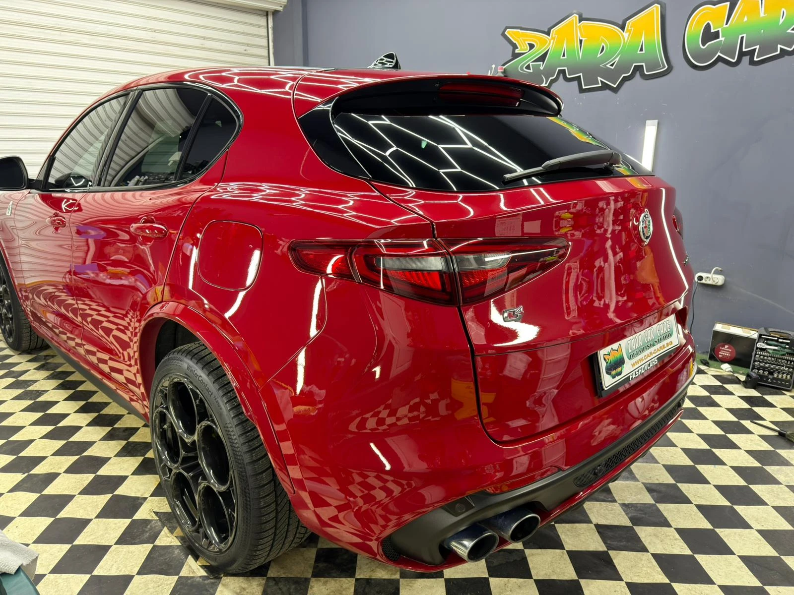 Alfa Romeo Stelvio Quadrifoglio - изображение 3