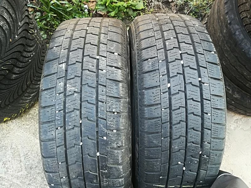 Гуми Зимни 215/65R15, снимка 1 - Гуми и джанти - 23732646