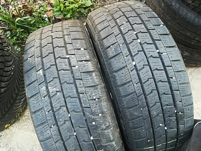 Гуми Зимни 215/65R15, снимка 2 - Гуми и джанти - 23732646