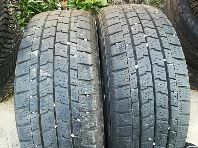 Гуми Зимни 215/65R15, снимка 3 - Гуми и джанти - 23732646