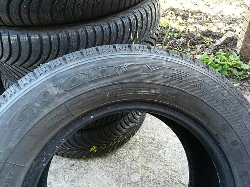 Гуми Зимни 215/65R15, снимка 4 - Гуми и джанти - 23732646