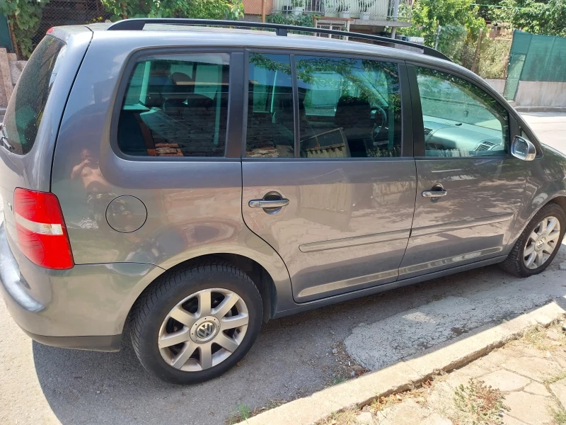 VW Touran, снимка 4 - Автомобили и джипове - 47816833