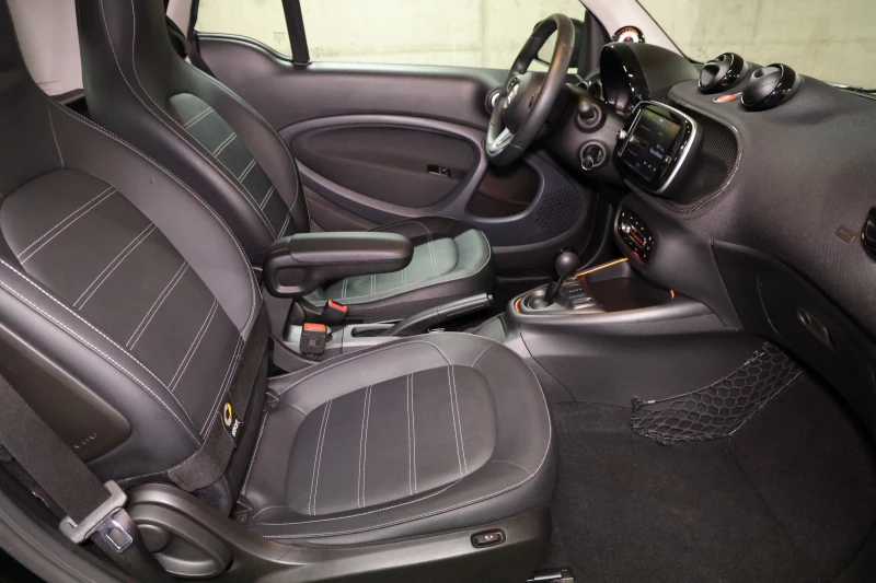 Smart Fortwo coupe EQ Brabus Панорама Full LED, снимка 14 - Автомобили и джипове - 51255543