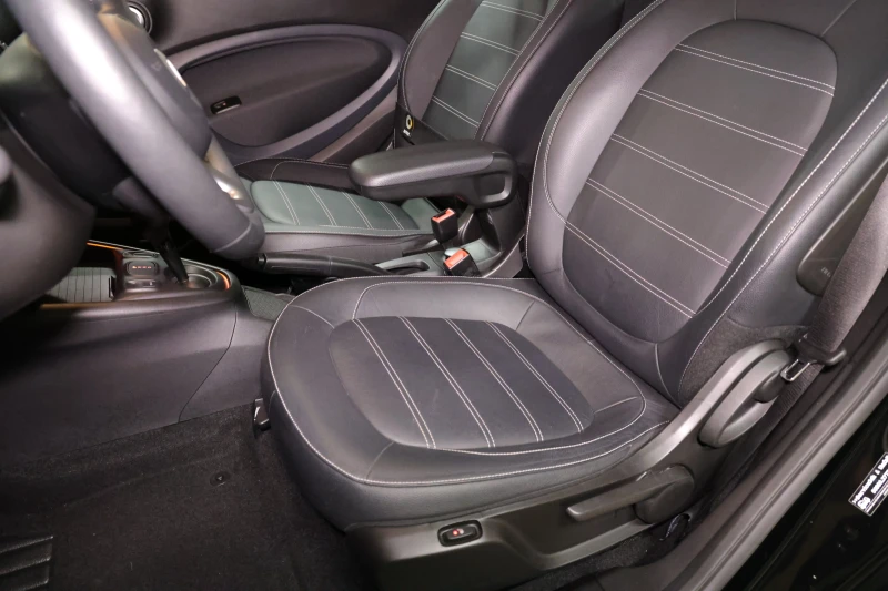 Smart Fortwo coupe EQ Brabus Панорама Full LED, снимка 10 - Автомобили и джипове - 51255543