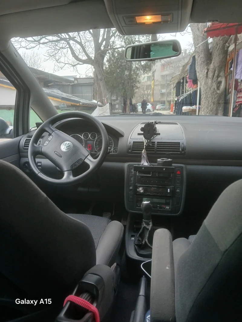 VW Sharan 1.9 TDI, 116кс, снимка 4 - Автомобили и джипове - 52814406