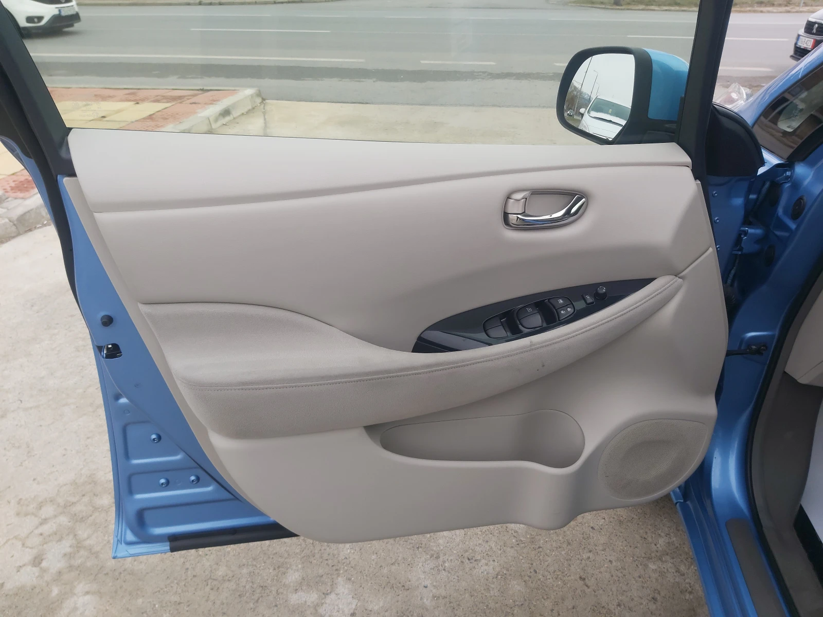 Nissan Leaf  Navi-Keyless-Kamera | Mobile.bg   12