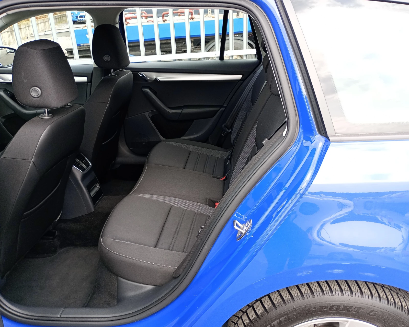 Skoda Octavia Skoda Octavia Combi  2.0 TDI DSG - изображение 6