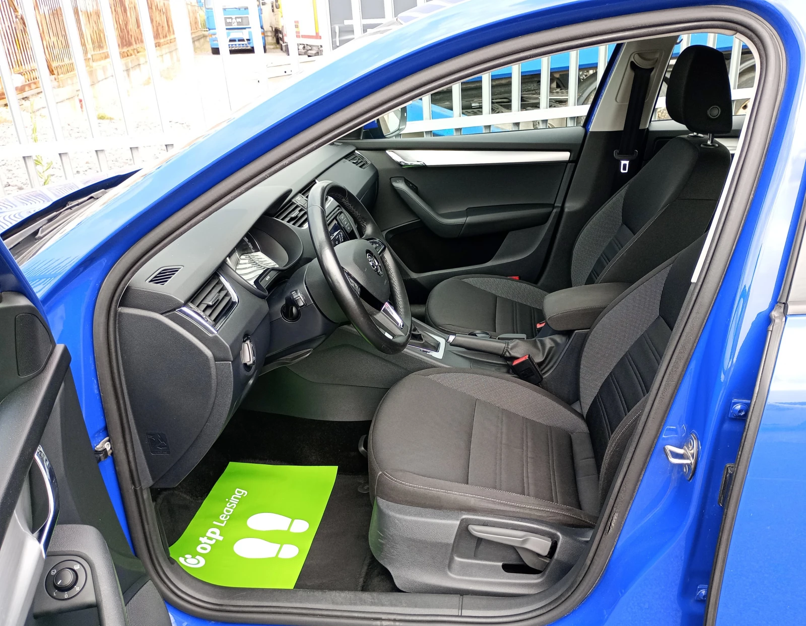Skoda Octavia Skoda Octavia Combi  2.0 TDI DSG - изображение 5