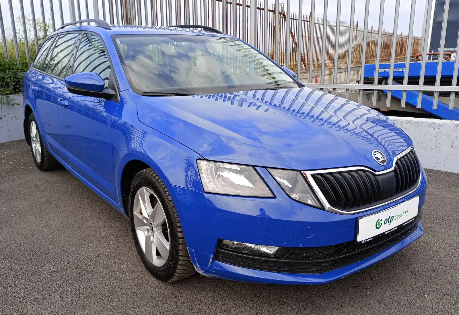 Skoda Octavia Skoda Octavia Combi  2.0 TDI DSG - изображение 2