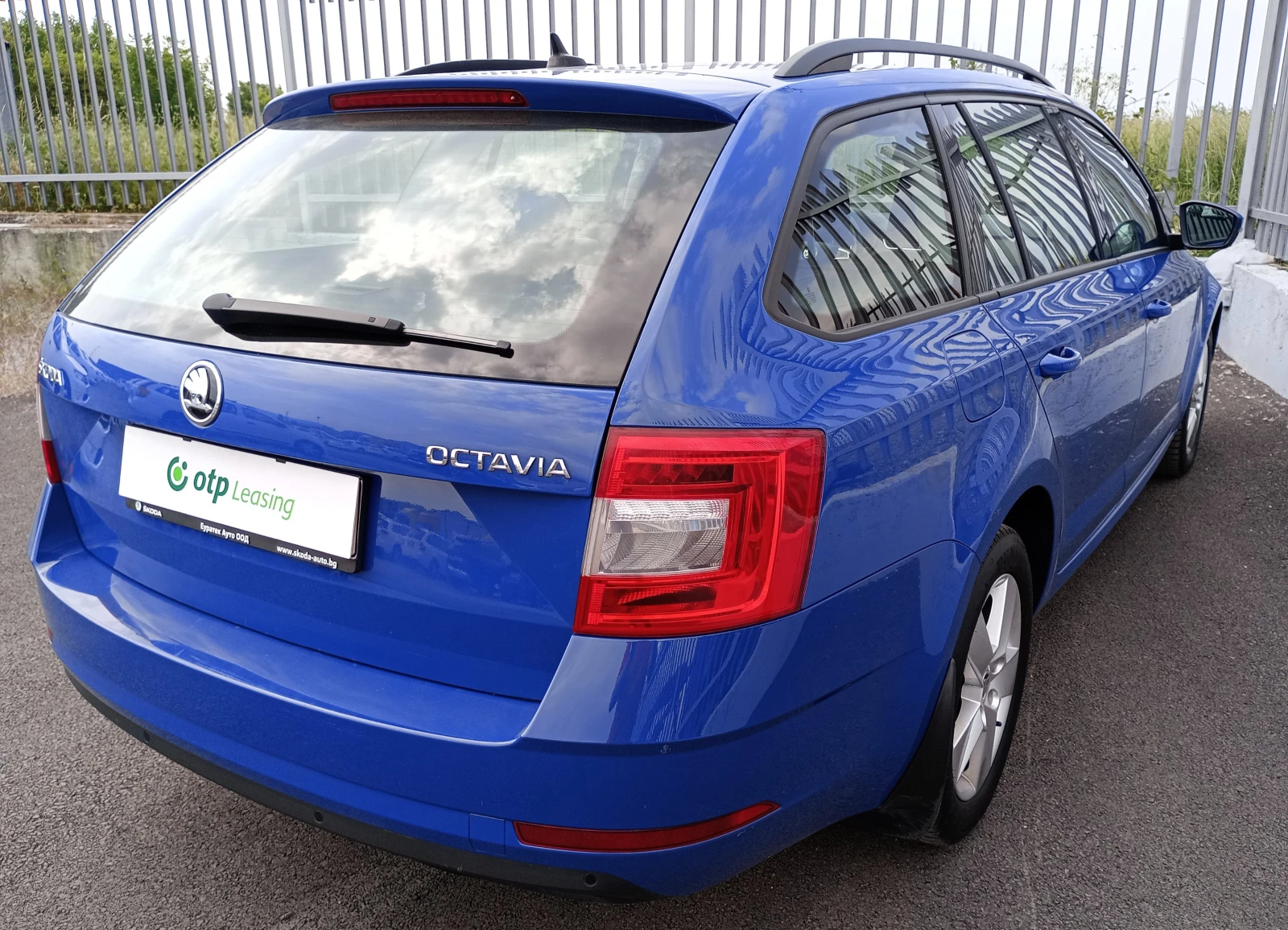 Skoda Octavia Skoda Octavia Combi  2.0 TDI DSG - изображение 4