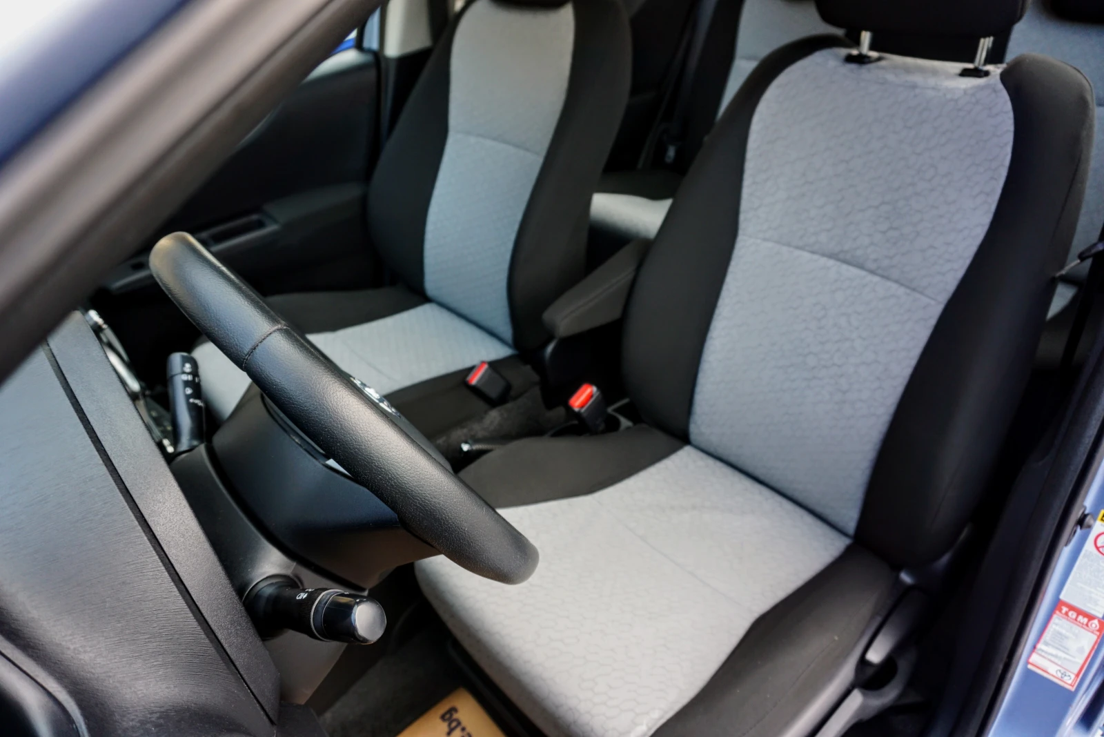 Toyota Yaris 1.0i LOUNGE  - изображение 10
