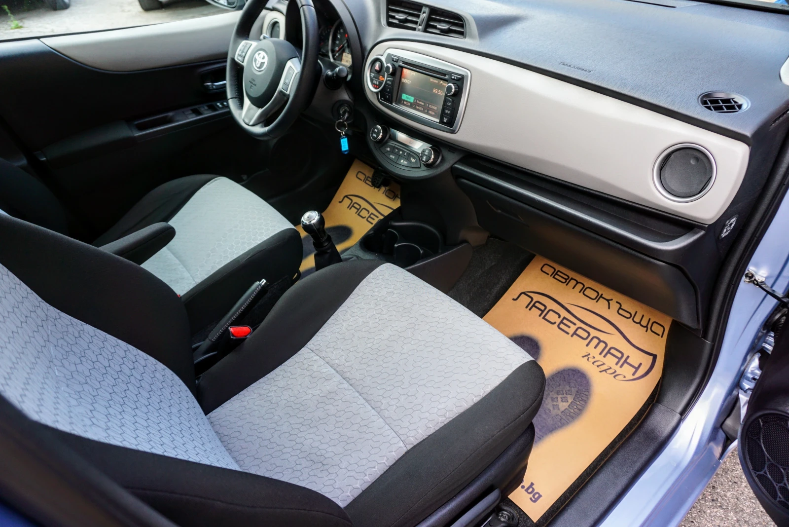 Toyota Yaris 1.0i LOUNGE  - изображение 8