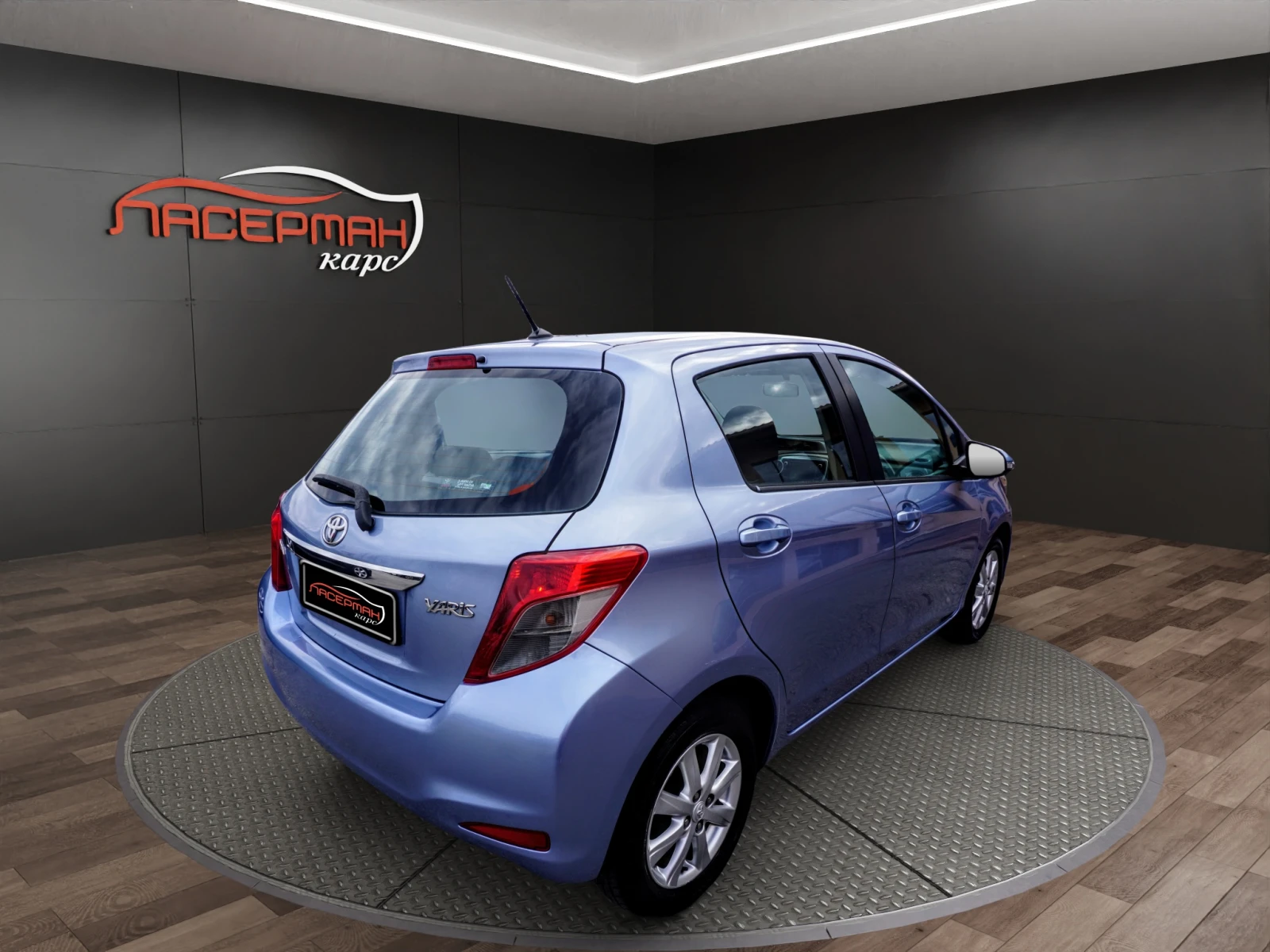 Toyota Yaris 1.0i LOUNGE , снимка 3 - Автомобили и джипове - 52009476