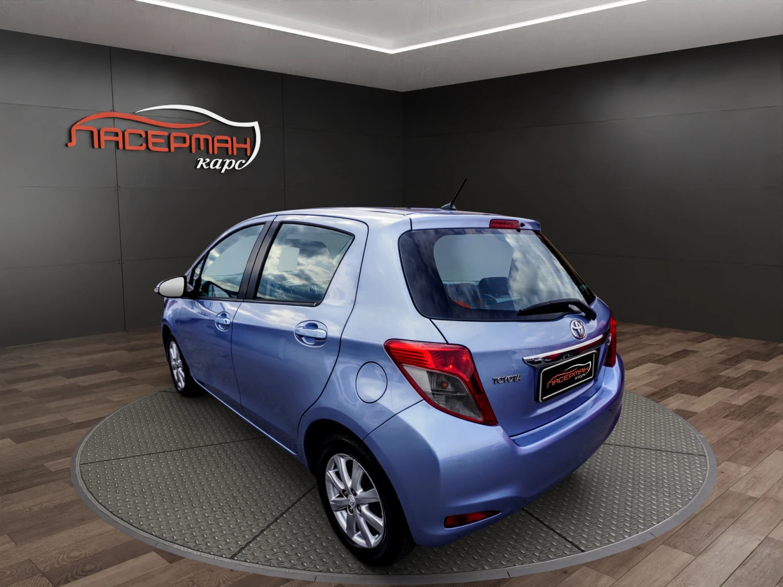 Toyota Yaris 1.0i LOUNGE , снимка 4 - Автомобили и джипове - 52009476