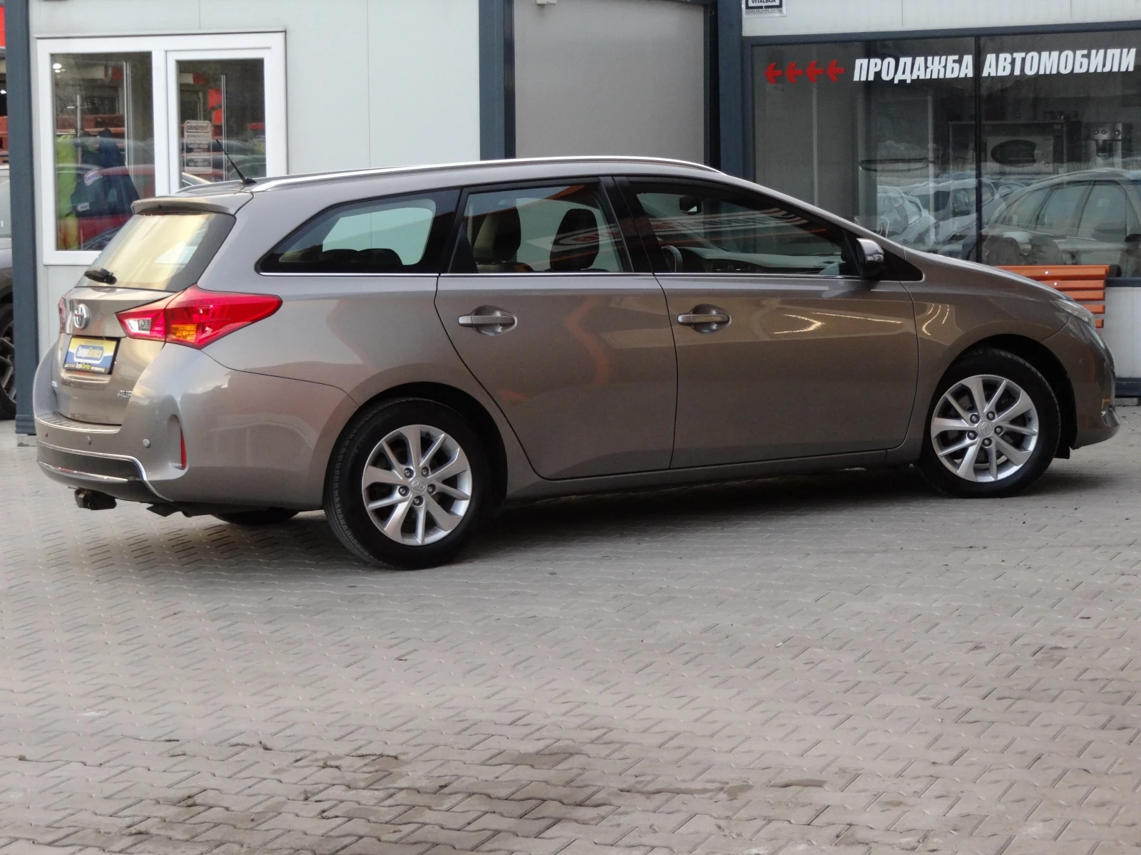 Toyota Auris 2.0d4d - 125k.c. /Koja/Camera/Keyless/Euro-5/ | Mobile.bg   5