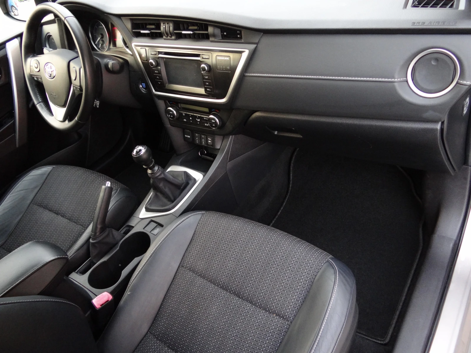 Toyota Auris 2.0d4d - 125k.c. /Koja/Camera/Keyless/Euro-5/ | Mobile.bg   10