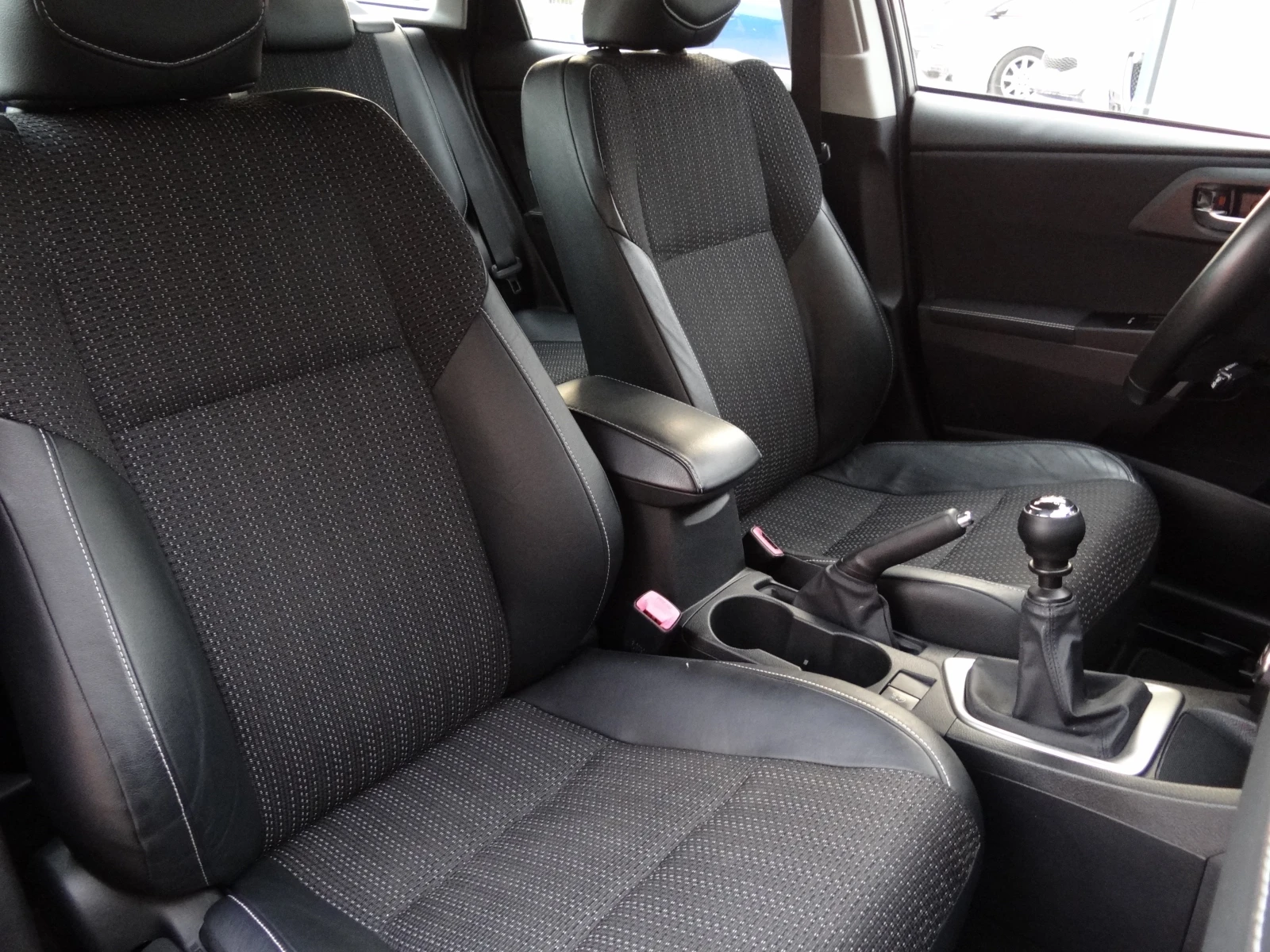 Toyota Auris 2.0d4d - 125k.c. /Koja/Camera/Keyless/Euro-5/ | Mobile.bg   11