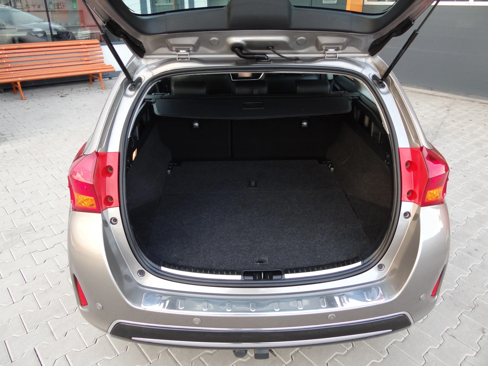 Toyota Auris 2.0d4d - 125k.c. /Koja/Camera/Keyless/Euro-5/ | Mobile.bg   15