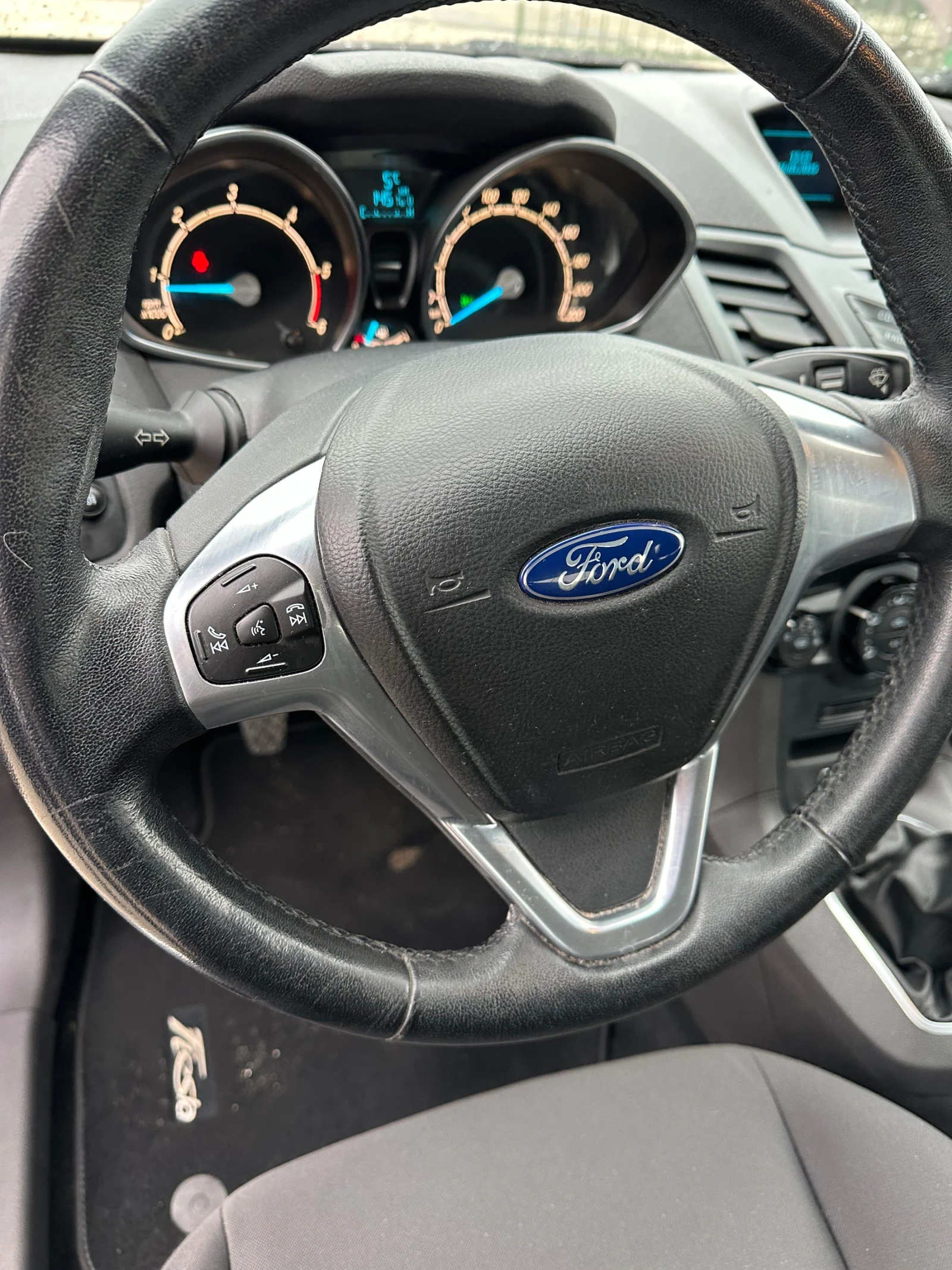 Ford Fiesta 1.6 TDCI, снимка 8 - Автомобили и джипове - 53467977