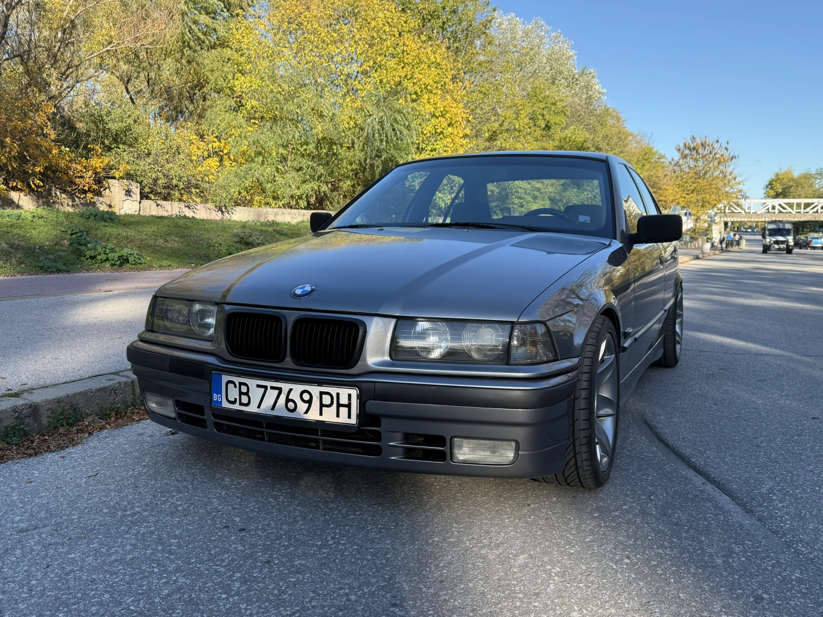 BMW 320  - изображение 4
