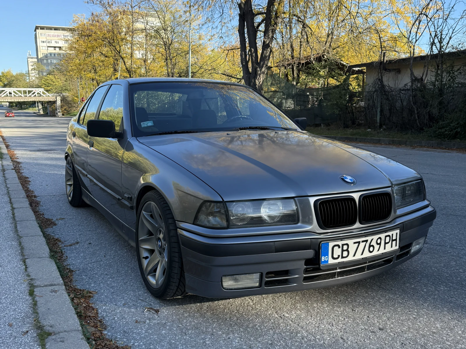 BMW 320  - изображение 2
