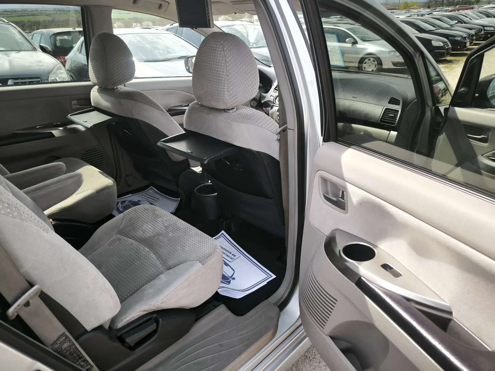 Mitsubishi Grandis 2.4i automatic , снимка 9 - Автомобили и джипове - 54045613