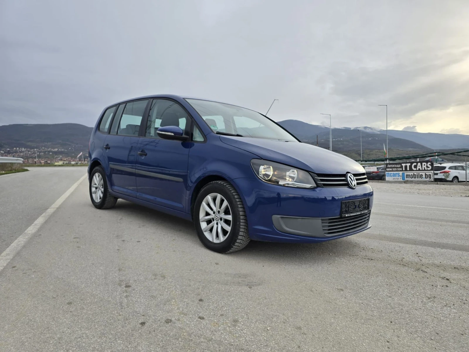 VW Touran 1.6 TDi , снимка 3 - Автомобили и джипове - 54085960