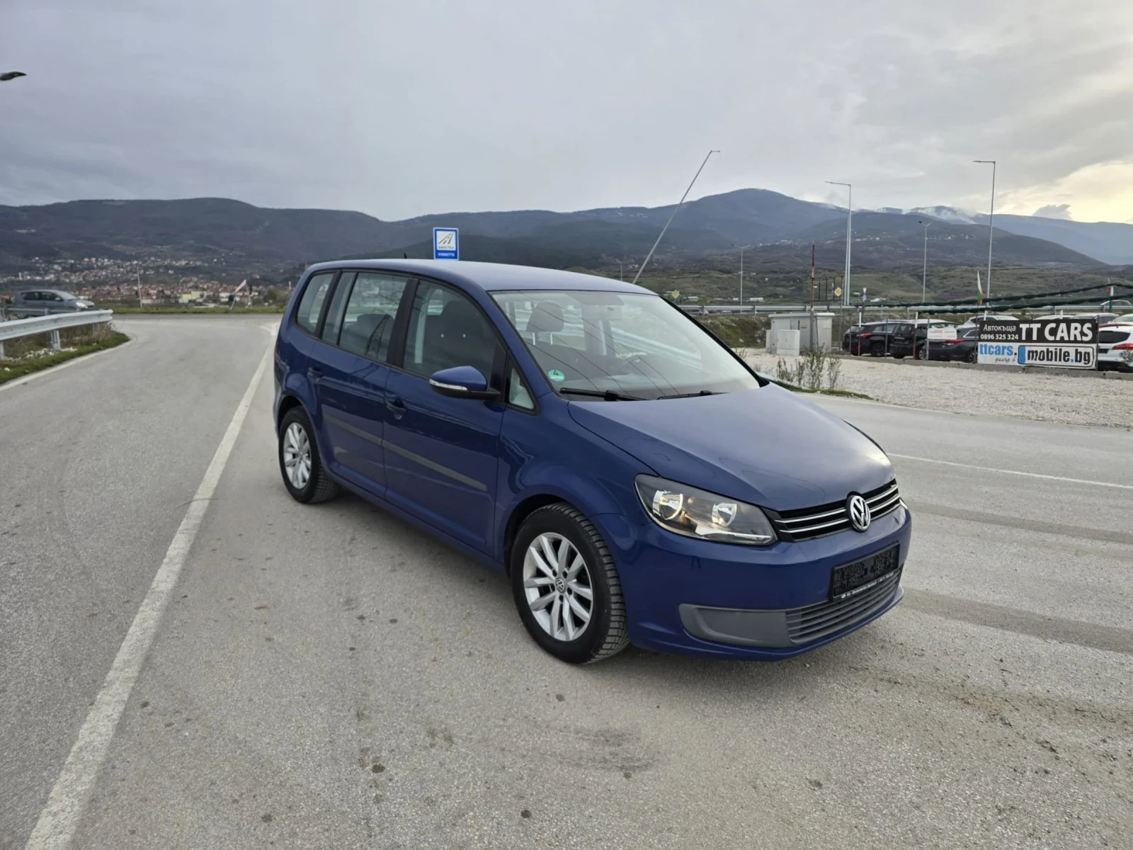 VW Touran 1.6 TDi , снимка 4 - Автомобили и джипове - 54085960