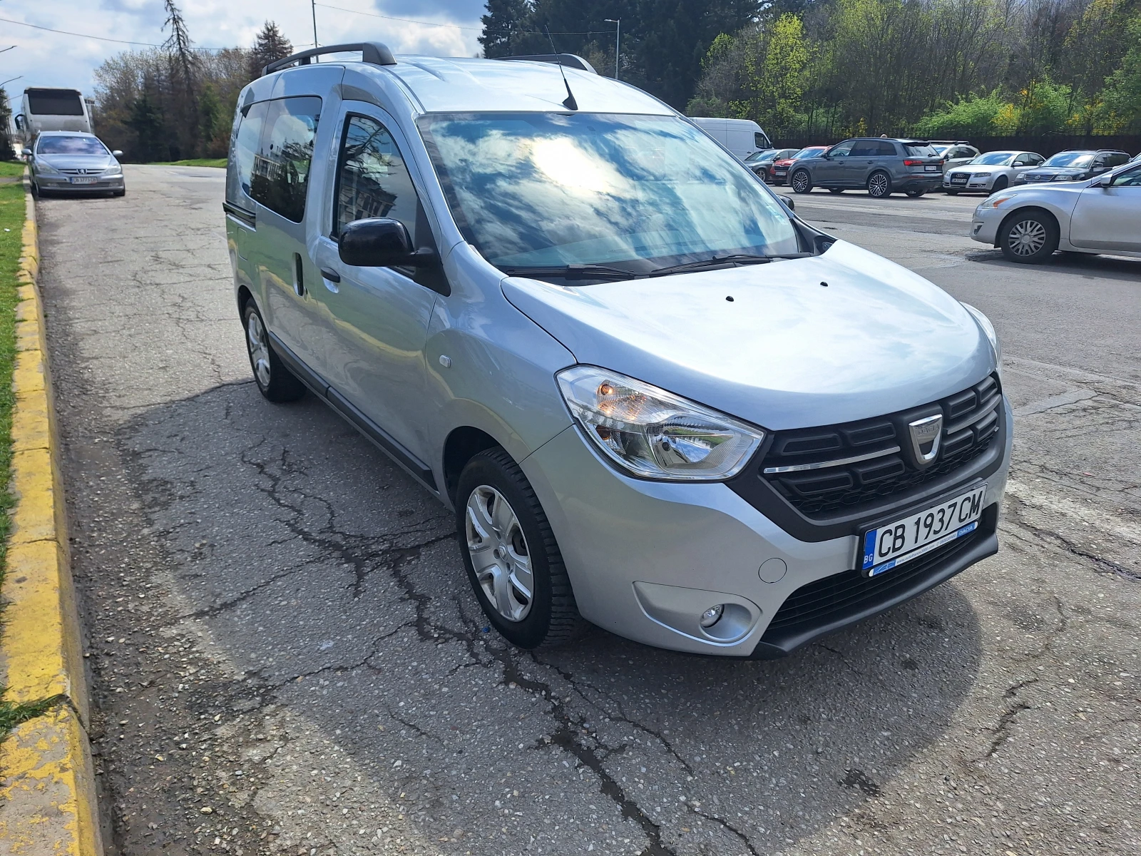 Dacia Dokker Laureat 1.6 LPG, снимка 2 - Автомобили и джипове - 54335283