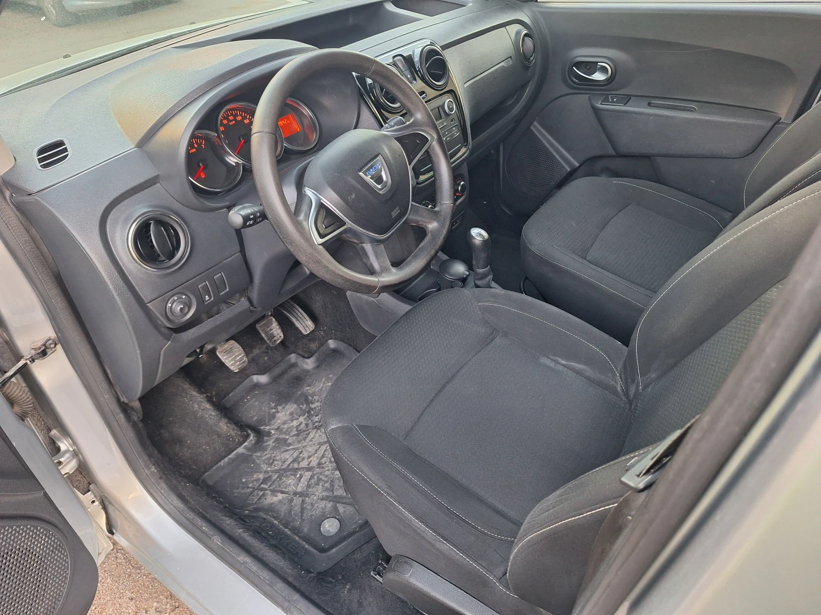 Dacia Dokker Laureat 1.6 LPG, снимка 6 - Автомобили и джипове - 54335283