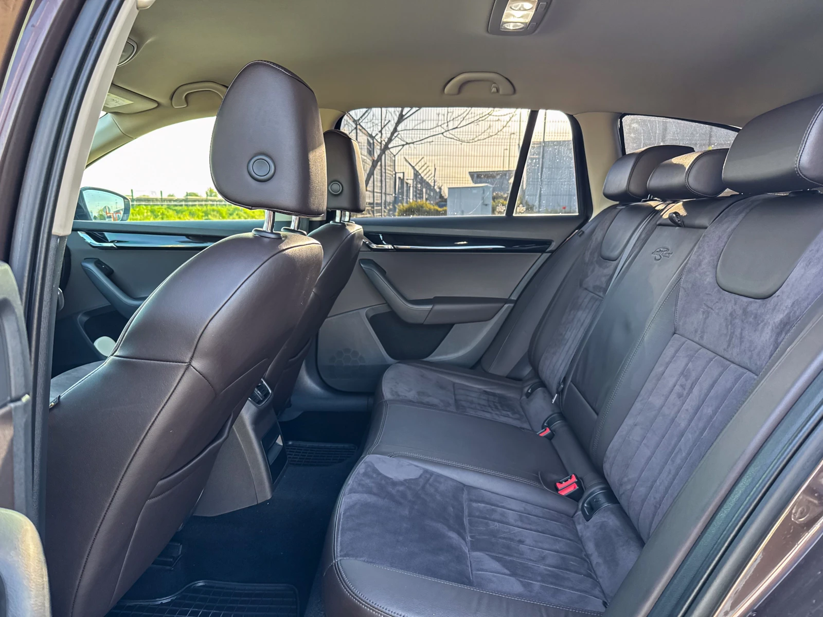 Skoda Octavia, снимка 16 - Автомобили и джипове - 54351484