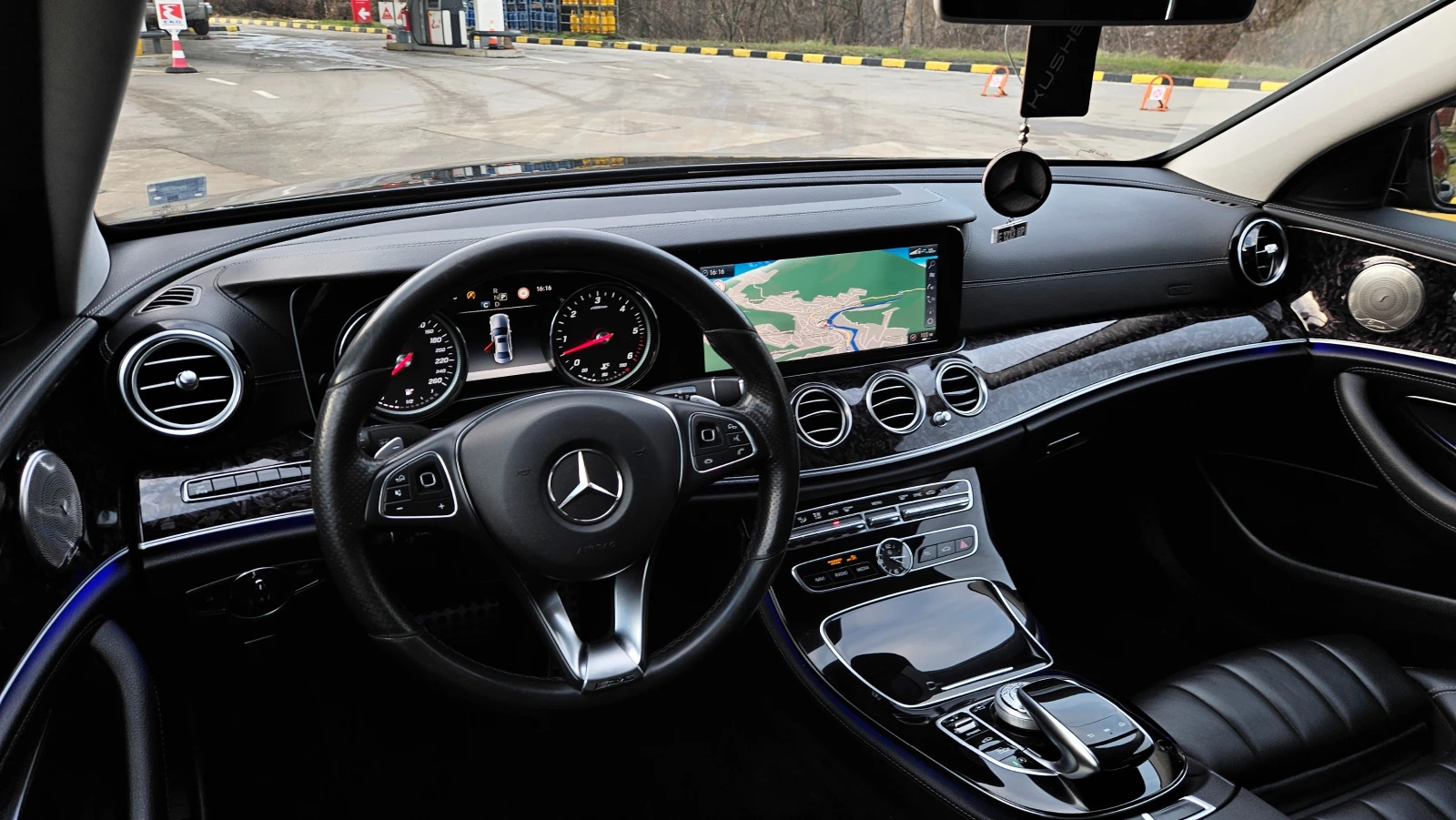 Mercedes-Benz E 350 AMG OPTIC/BURMASTER/9G/FULL LED, снимка 10 - Автомобили и джипове - 54441953