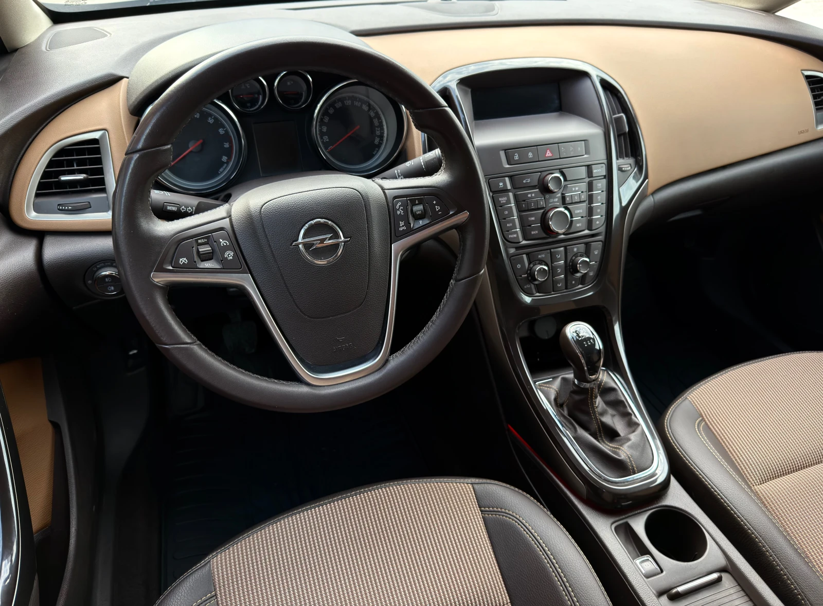 Opel Astra 1.4T/COSMO/ТОП СЪСТОЯНИЕ/ЕДИН СОБСТВЕНИК, снимка 13 - Автомобили и джипове - 54743735