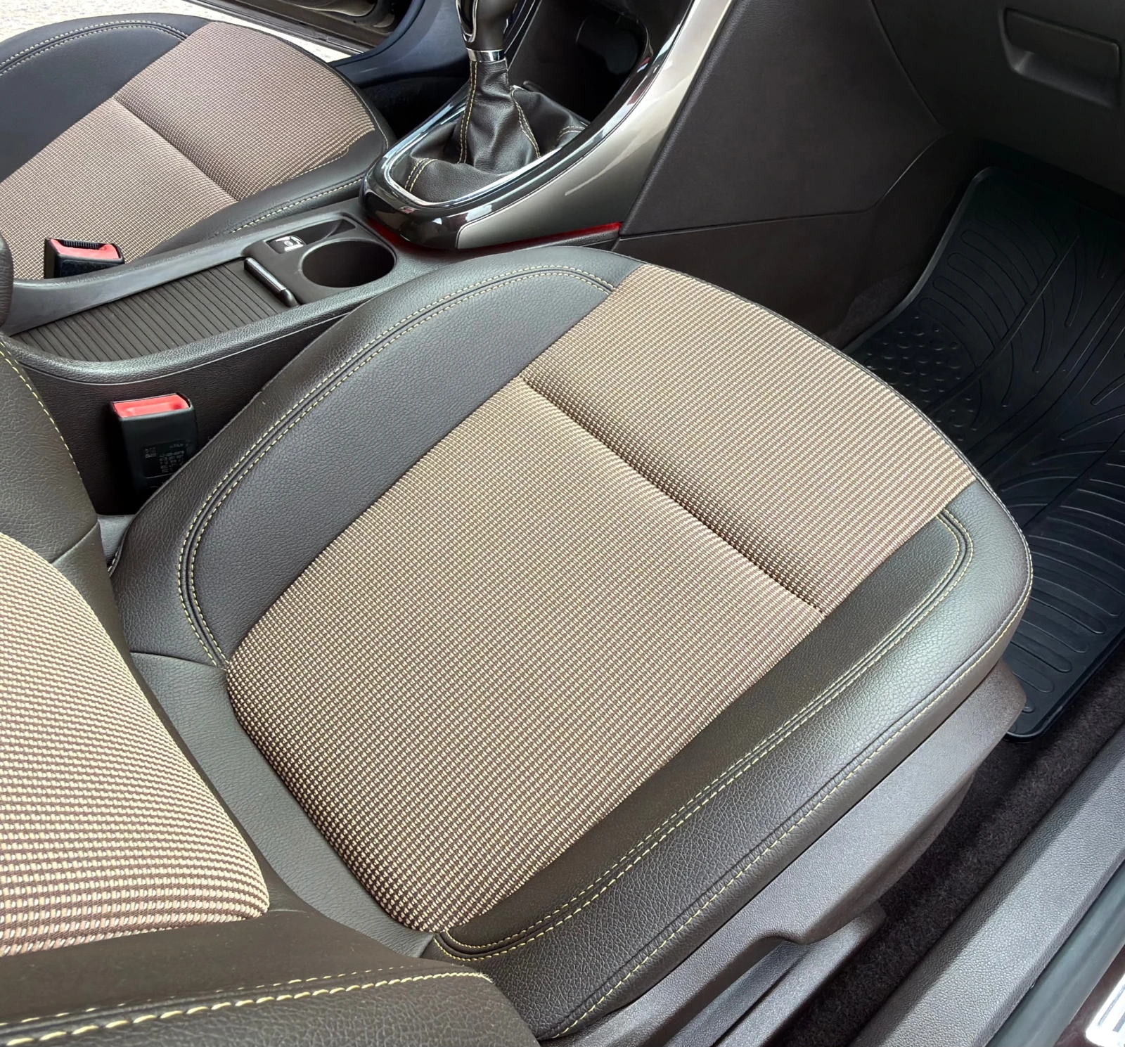 Opel Astra 1.4T/COSMO/ТОП СЪСТОЯНИЕ/ЕДИН СОБСТВЕНИК, снимка 10 - Автомобили и джипове - 54743735