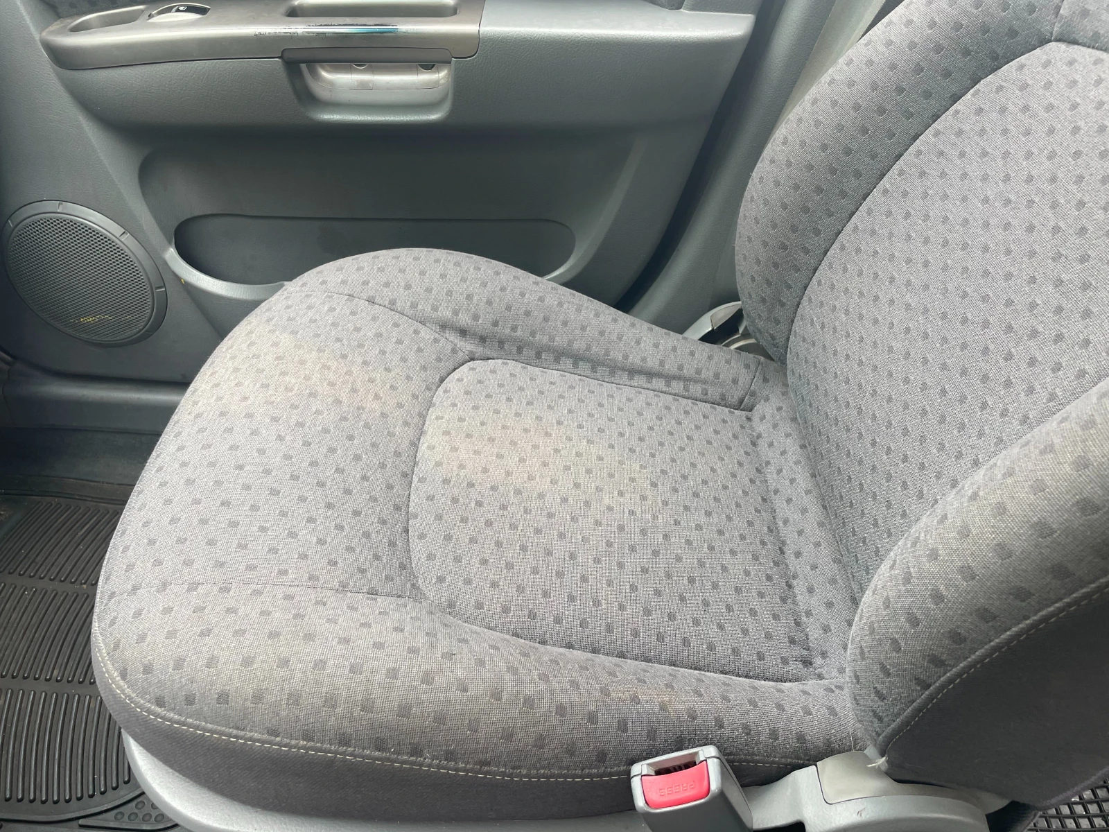 Kia Carens 1.6 Газ/Бензин, снимка 13 - Автомобили и джипове - 54882181