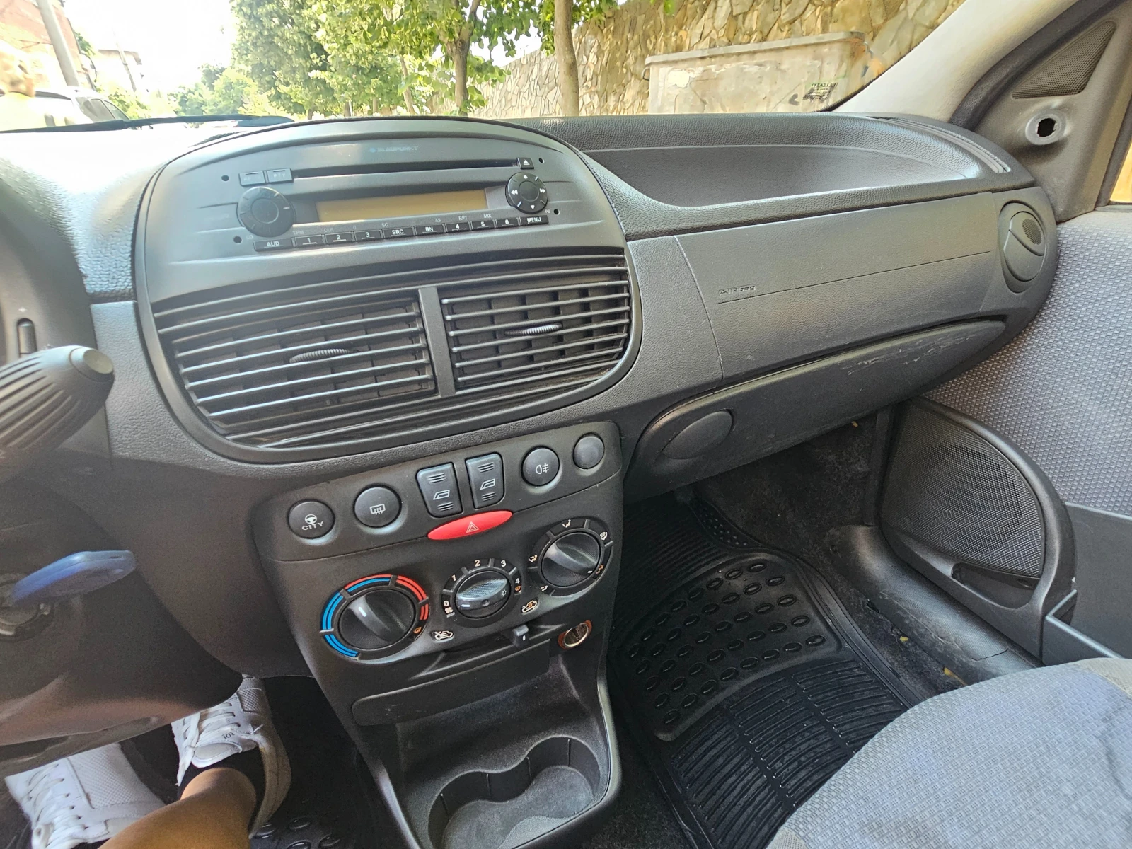 Fiat Punto 1.3, снимка 6 - Автомобили и джипове - 54914563