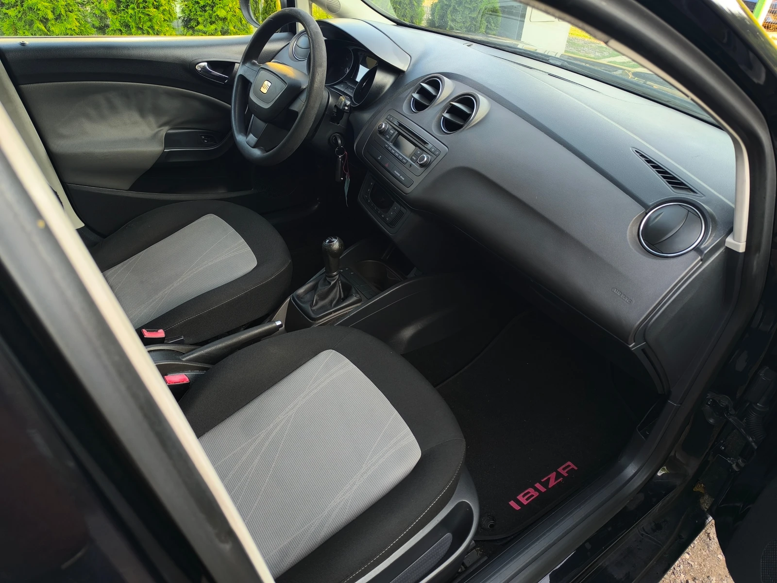 Seat Ibiza FACE LIFT-1.6TDI-90кс-КЛИМАТРОНИК-EURO 5b !!!, снимка 14 - Автомобили и джипове - 55899320
